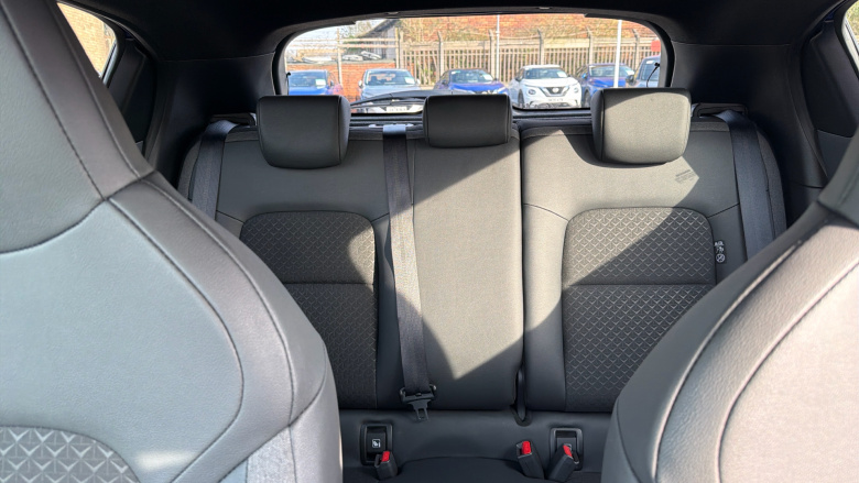 Nissan Juke 1.0 DiG-T N-Connecta 5dr Petrol Hatchback